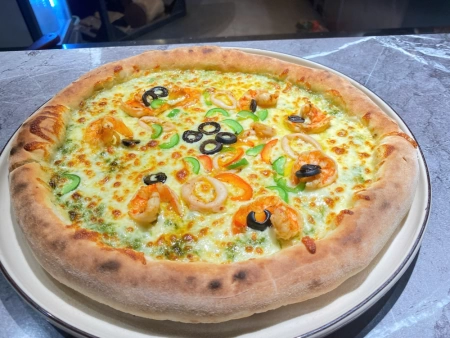 Seafood Pesto or Spicy Sauce Pizza L
