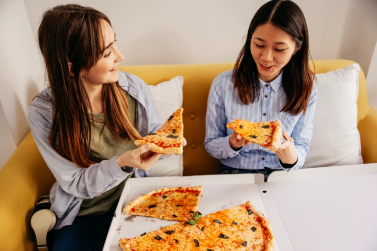 Khám phá văn hóa ẩm thực quanh chiếc bánh pizza: Vì sao món ăn này luôn được yêu thích?